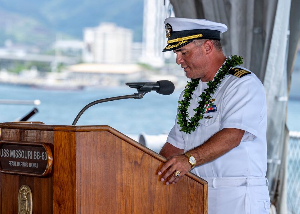 Commanding Officer of USS Missouri (SSN 780) Attends 40th Anniversary Celebration of the Recommissioning of USS Missouri (BB 63)