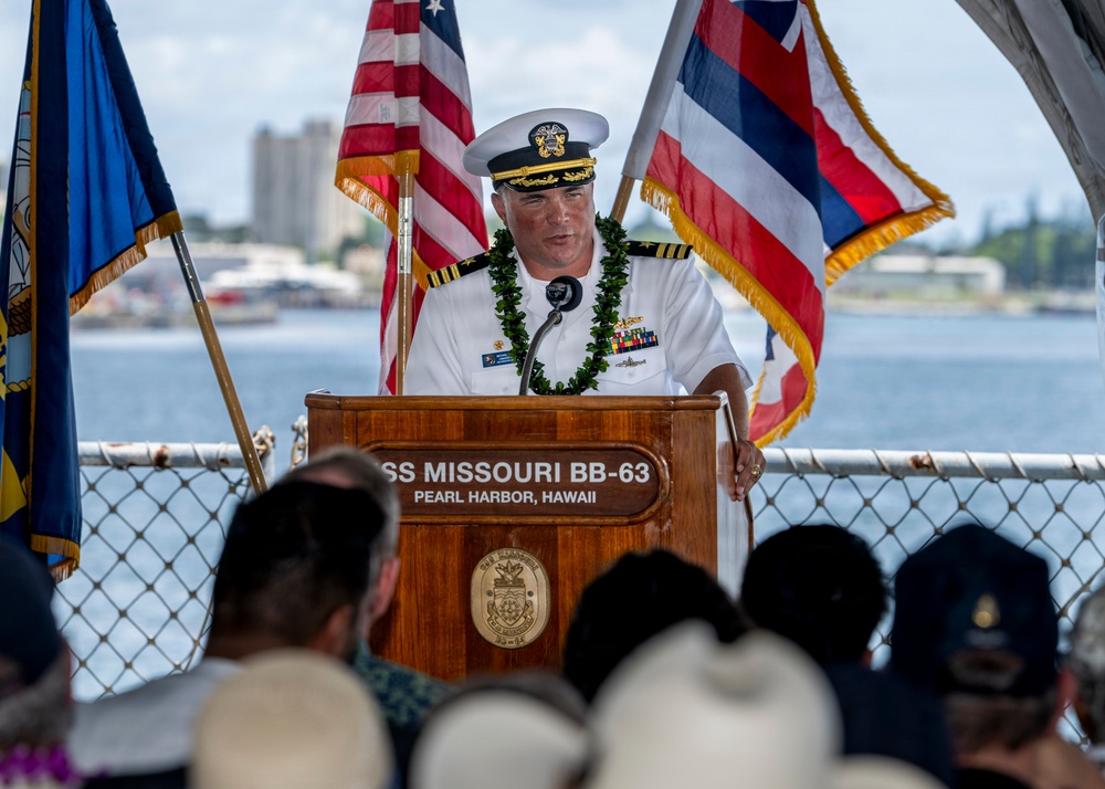 Commanding Officer of USS Missouri (SSN 780) Attends 40th Anniversary Celebration of the Recommissioning of USS Missouri (BB 63)