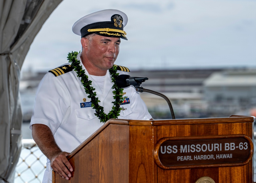Commanding Officer of USS Missouri (SSN 780) Attends 40th Anniversary Celebration of the Recommissioning of USS Missouri (BB 63)
