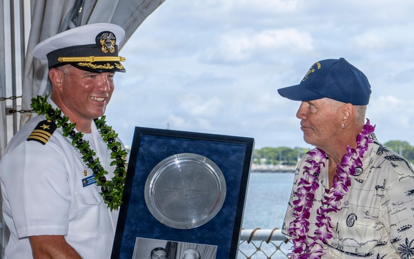 Commanding Officer of USS Missouri (SSN 780) Attends 40th Anniversary Celebration of the Recommissioning of USS Missouri (BB 63)