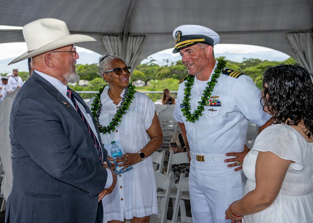 Commanding Officer of USS Missouri (SSN 780) Attends 40th Anniversary Celebration of the Recommissioning of USS Missouri (BB 63)