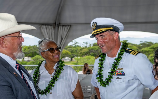 Commanding Officer of USS Missouri (SSN 780) Attends 40th Anniversary Celebration of the Recommissioning of USS Missouri (BB 63)