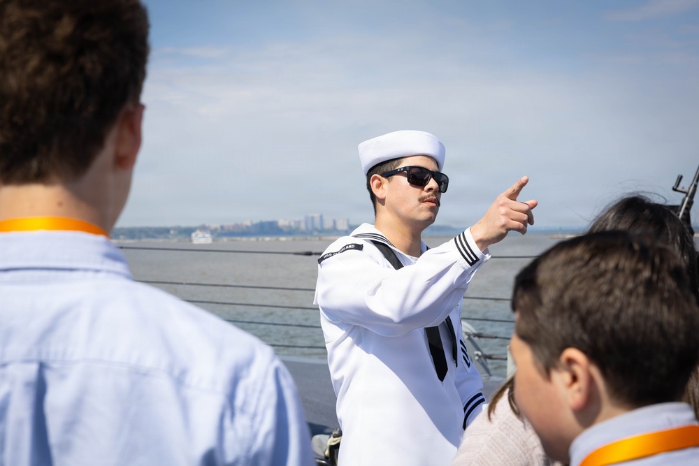 USS Cleveland (LCS 31) Conducts Ship Tours