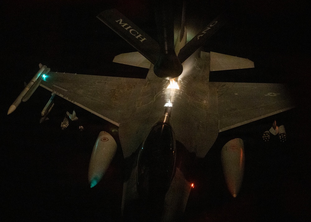 KC-135 refuels F-16s in CENTCOM