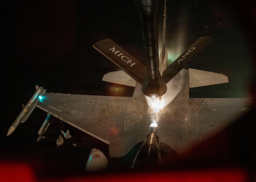 KC-135 refuels F-16s in CENTCOM