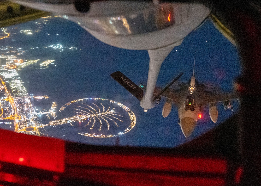 KC-135 refuels F-16s in CENTCOM