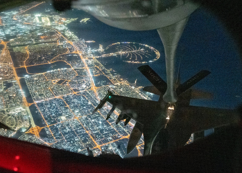 KC-135 refuels F-16s in CENTCOM