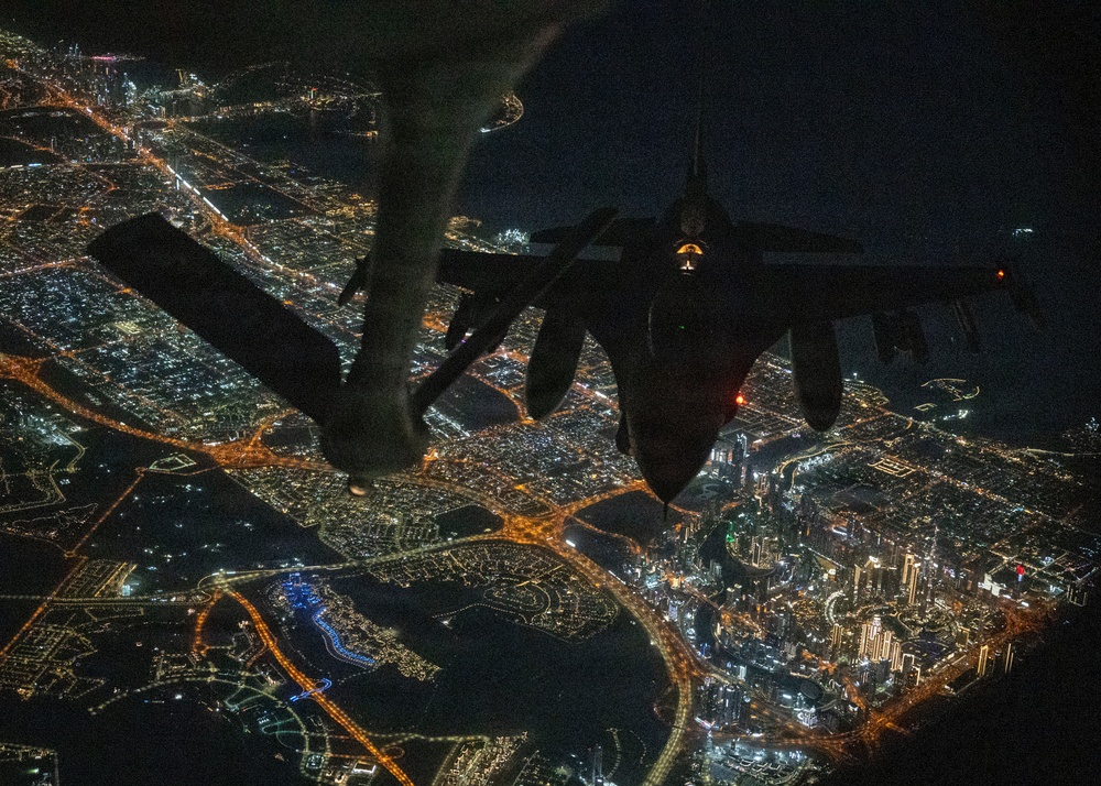 KC-135 refuels F-16s in CENTCOM