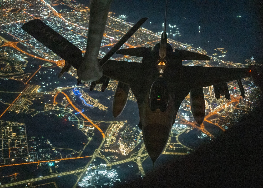 KC-135 refuels F-16s in CENTCOM