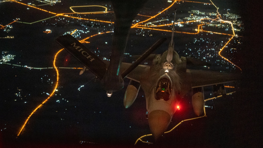 KC-135 refuels F-16s in CENTCOM