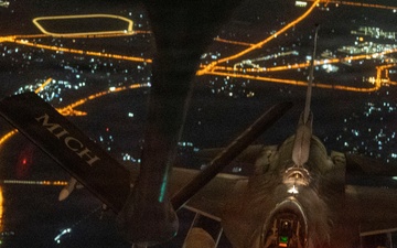KC-135 refuels F-16s in CENTCOM