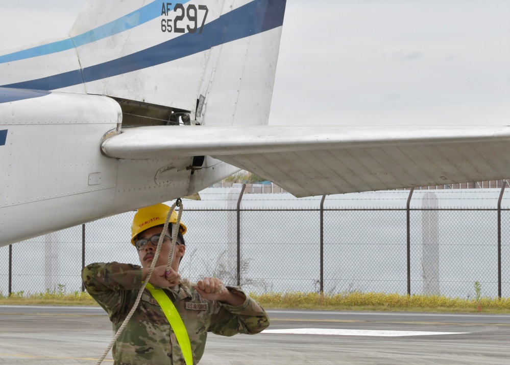 CDDAR Airmen train aircraft recovery capabilities at Yokota