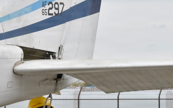 CDDAR Airmen train aircraft recovery capabilities at Yokota
