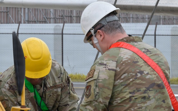 CDDAR Airmen train aircraft recovery capabilities at Yokota