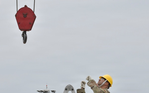 CDDAR Airmen train aircraft recovery capabilities at Yokota