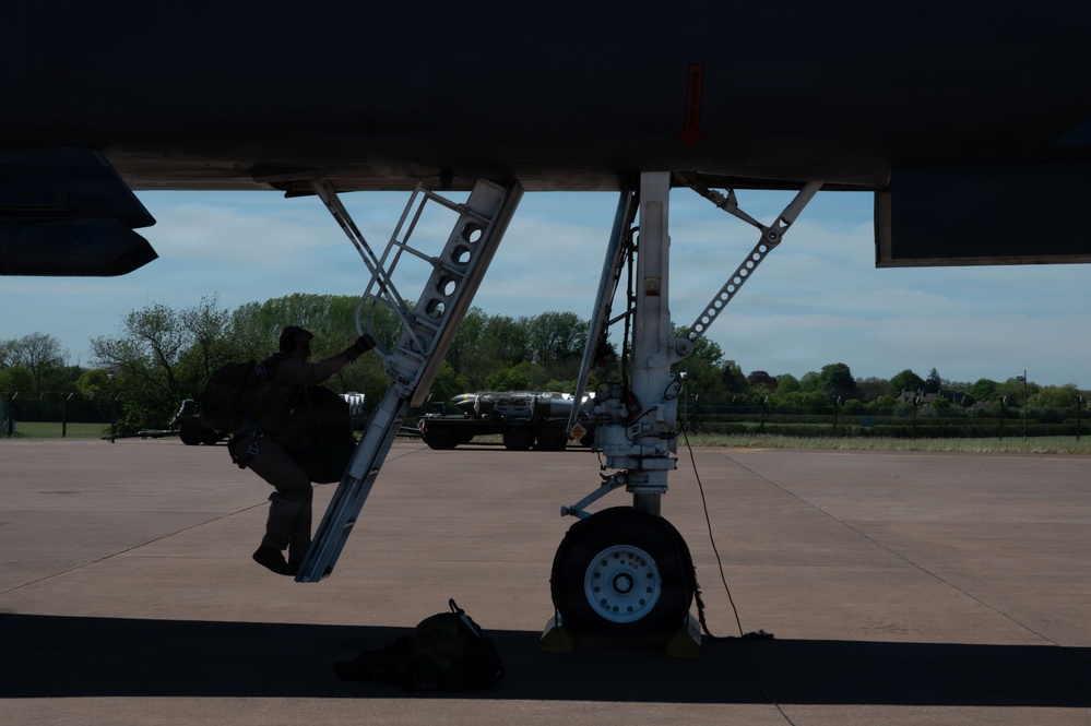 B-1B Lancers takeoff for conditioning flight