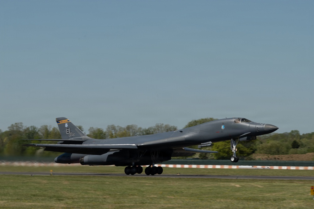 B-1B Lancers takeoff for conditioning flight
