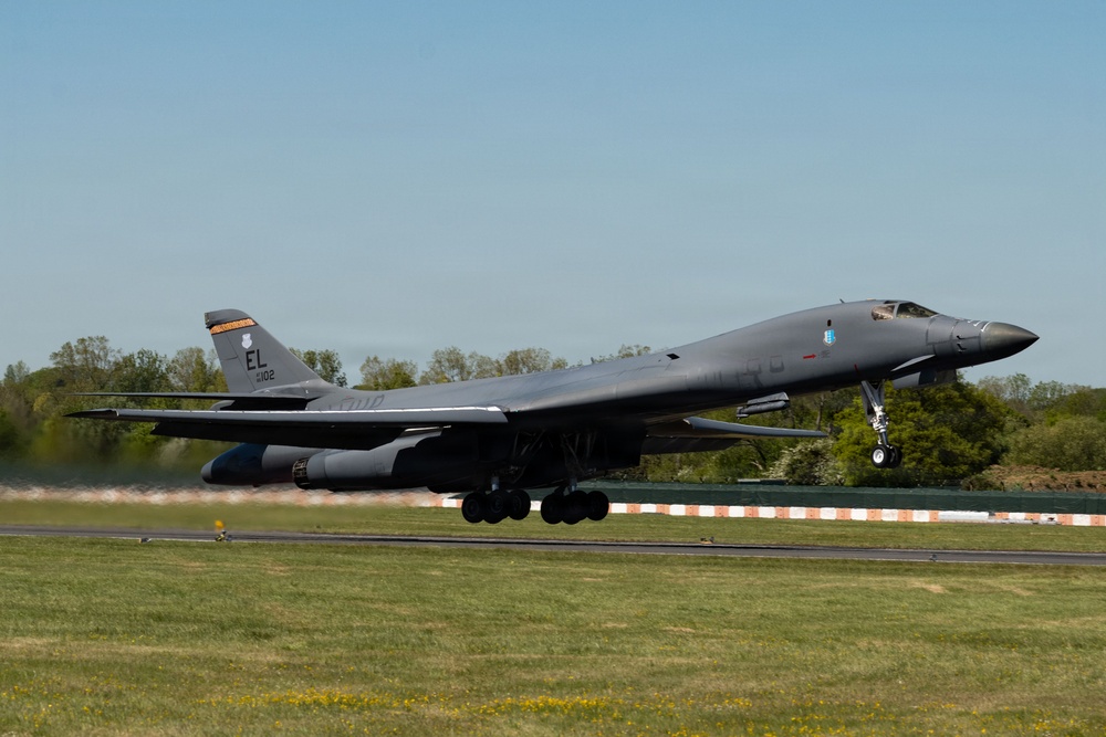 B-1B Lancers takeoff for conditioning flight
