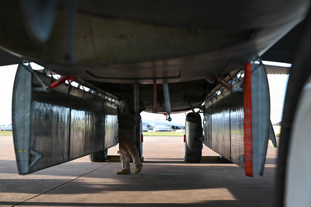 Airmen launch B-52 Stratofortress aircraft to perform conditioning flight