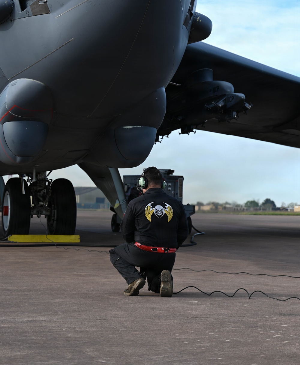Airmen launch B-52 Stratofortress aircraft to perform conditioning flight