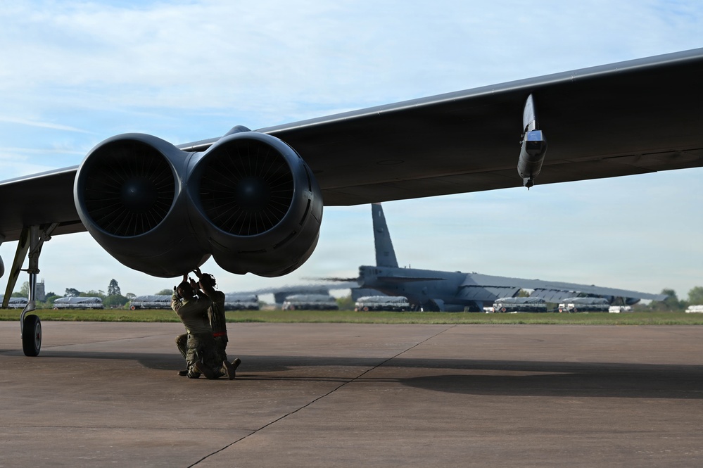 Airmen launch B-52 Stratofortress aircraft to perform conditioning flight