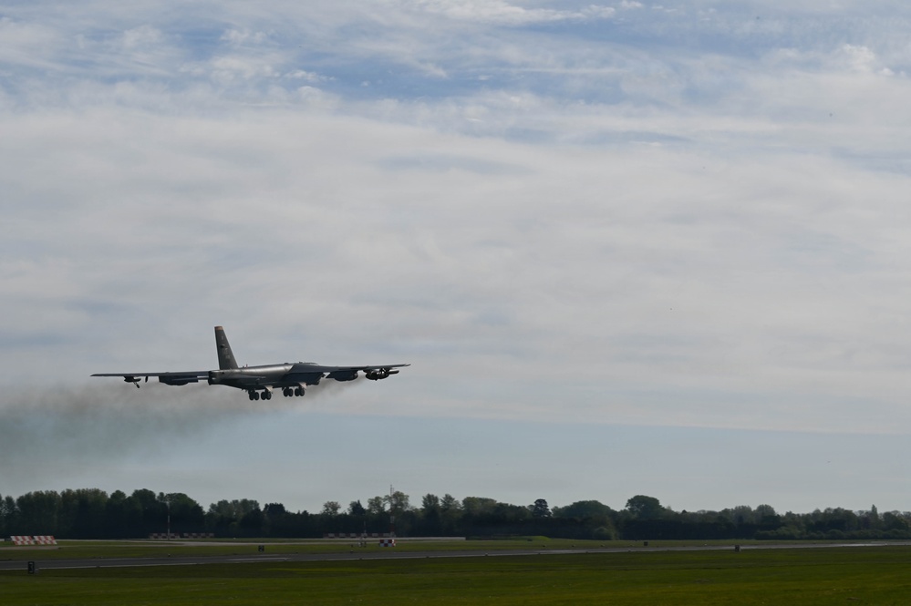 Airmen launch B-52 Stratofortress aircraft to perform conditioning flight
