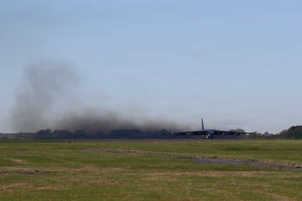 Airmen launch B-52 Stratofortress aircraft to perform conditioning flight