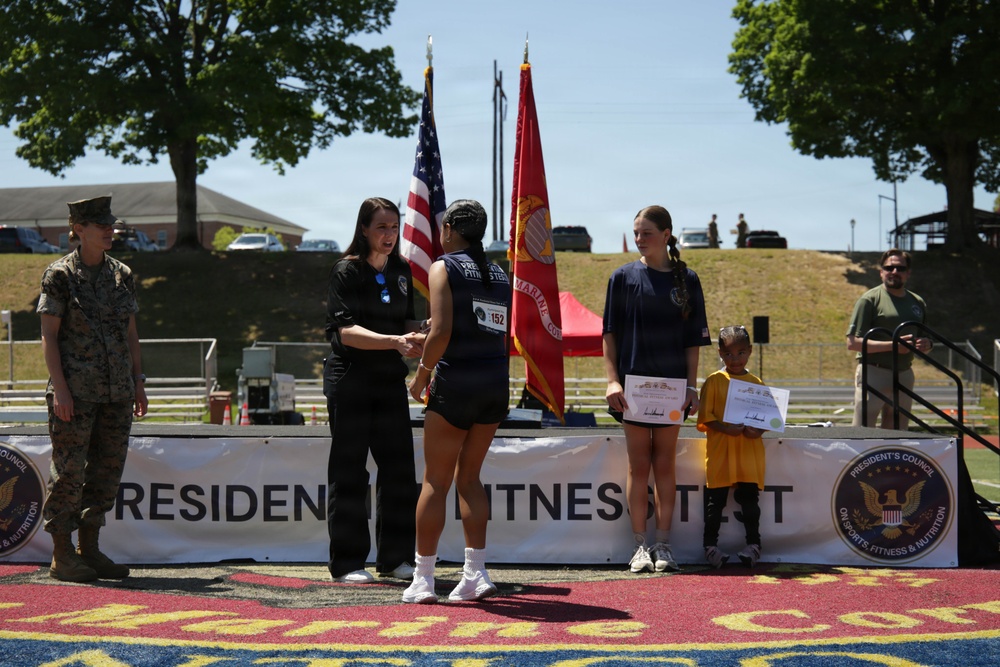 DoWEA Chief Academic Officer Tiffany Hoben presents Presidential Physical Fitness Awards to students