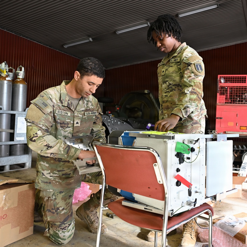 MDC-E Soldiers launch High Altitude Balloons over the Baltics
