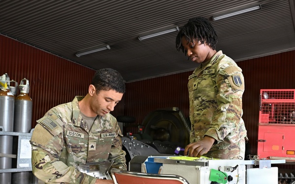 MDC-E Soldiers launch High Altitude Balloons over the Baltics