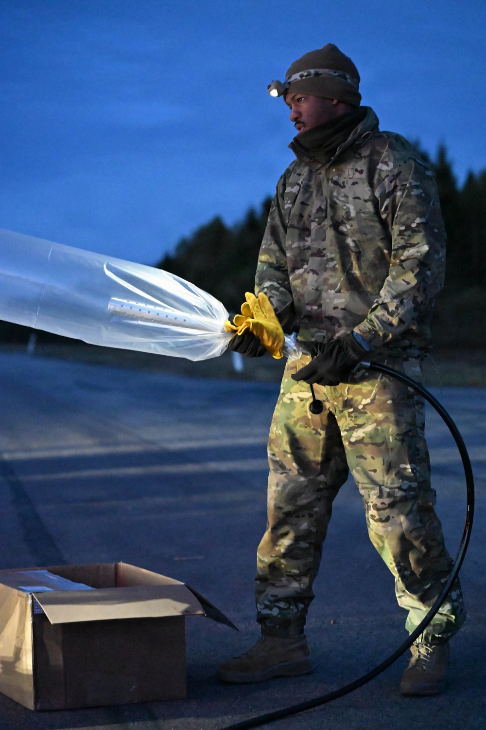 MDC-E Soldiers launch High Altitude Balloons over the Baltics