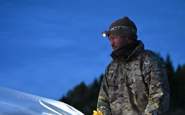 MDC-E Soldiers launch High Altitude Balloons over the Baltics
