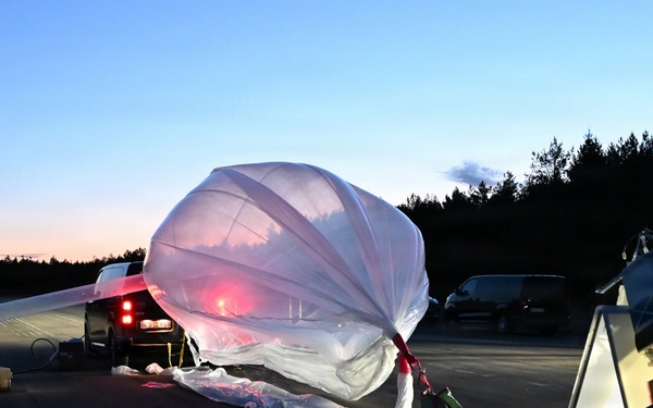 MDC-E Soldiers launch High Altitude Balloons over the Baltics