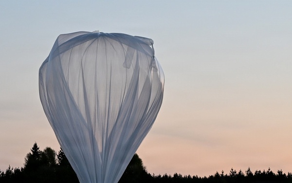 MDC-E Soldiers launch High Altitude Balloons over the Baltics