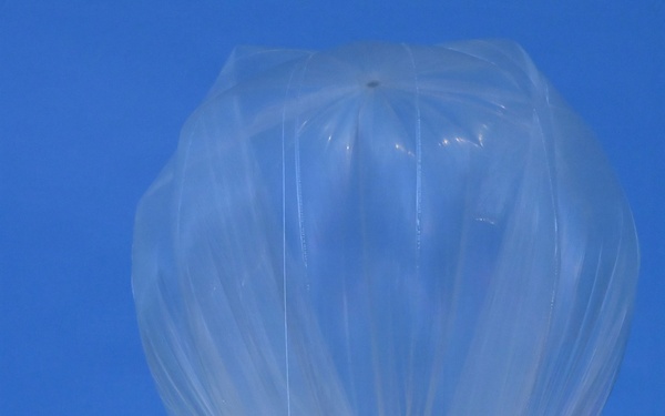 MDC-E Soldiers launch High Altitude Balloons over the Baltics