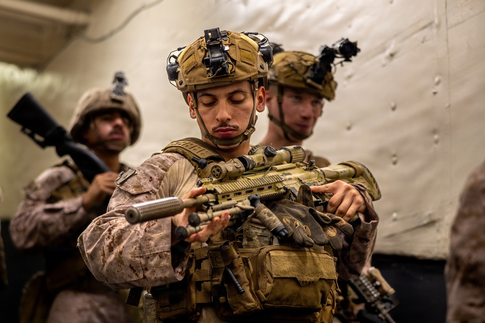 11th MEU Marines, Sailors Conduct Quick Reaction Force Drill