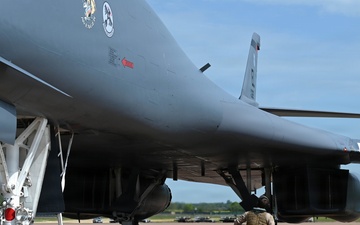 B-1B Lancers perform conditioning flight