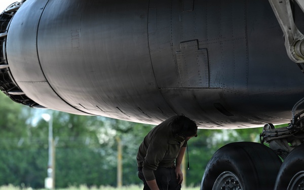 B-1B Lancers perform conditioning flight