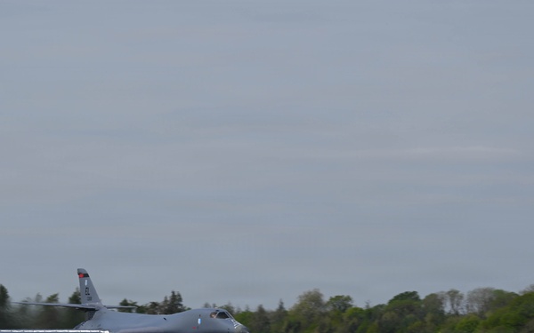 B-1B Lancers perform conditioning flight