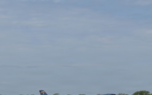 B-1B Lancers perform conditioning flight