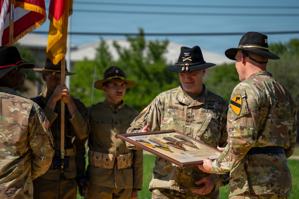 DVIDS - Images - 1st Cavalry Division hosts retreat ceremony for ...