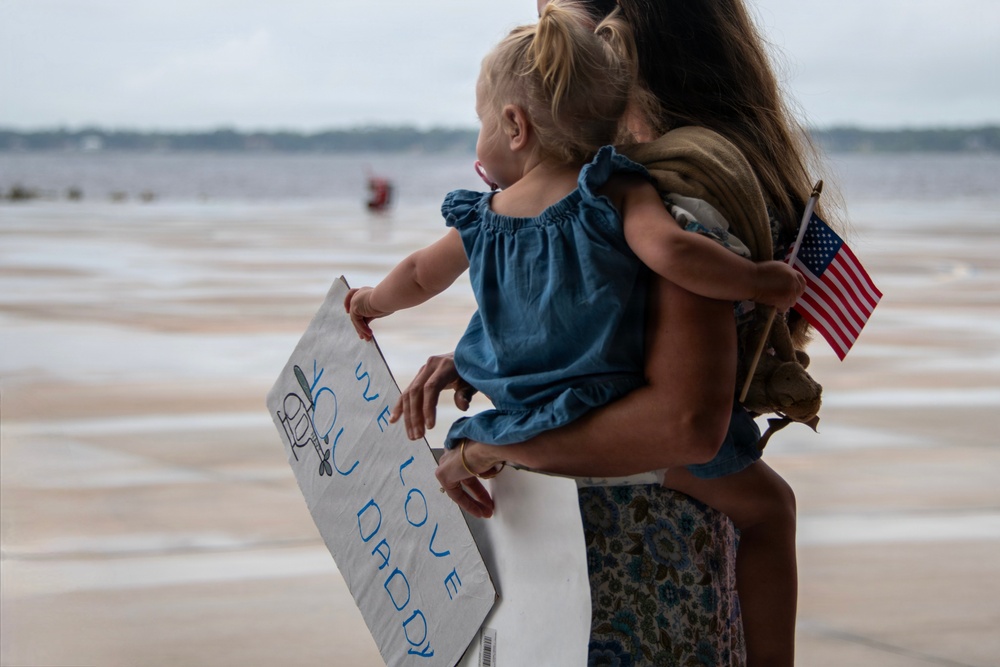 Helicopter Maritime Strike Squadron (HSM) 70 “Spartans" Returns Home to Naval Air Station Jacksonville