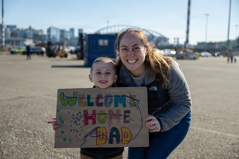 USCGC Storis (WAGB 21) returns to Seattle after Bering Sea patrol