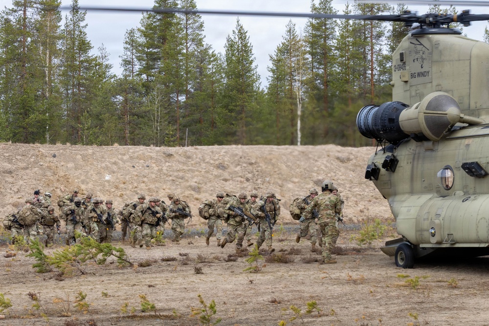 Soldiers prepare for squad training by conducting cold and hot load training