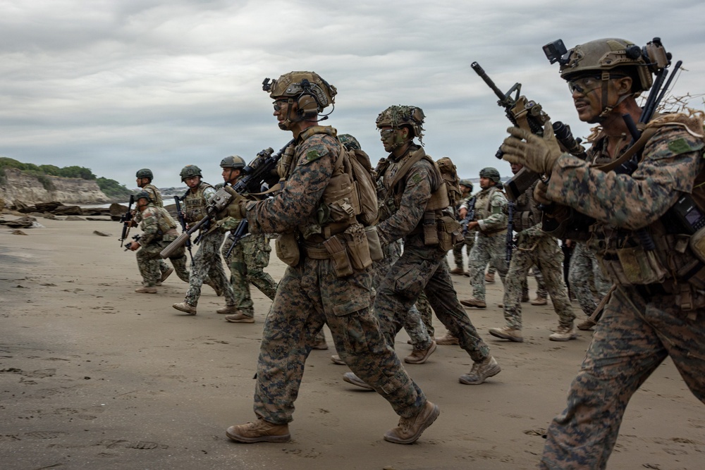22nd MEU (SOC) | Raid with Ecuadorian Marines
