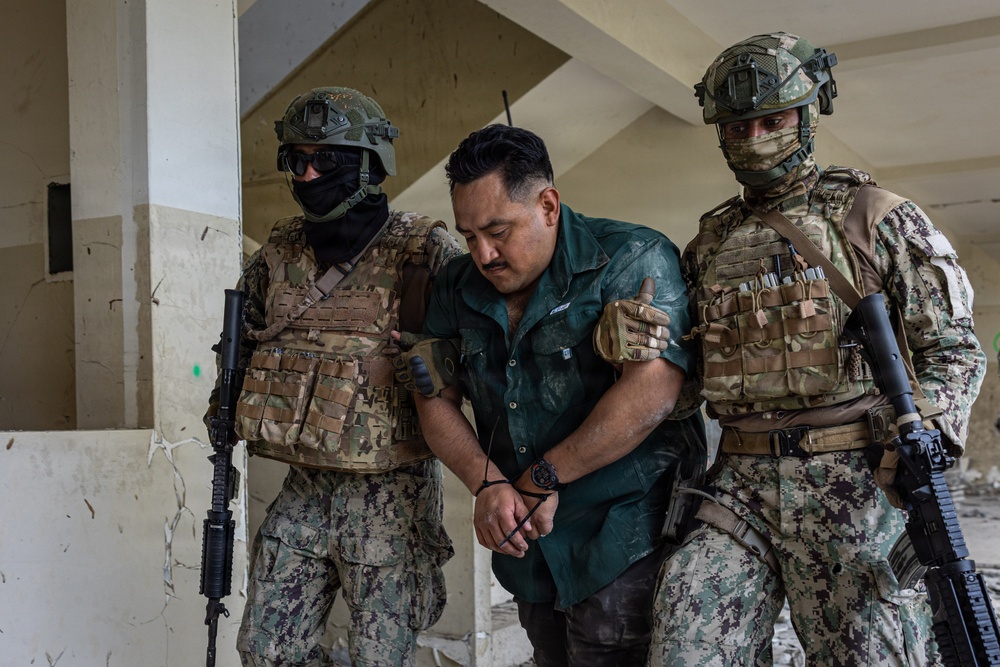 22nd MEU (SOC) | Raid with Ecuadorian Marines