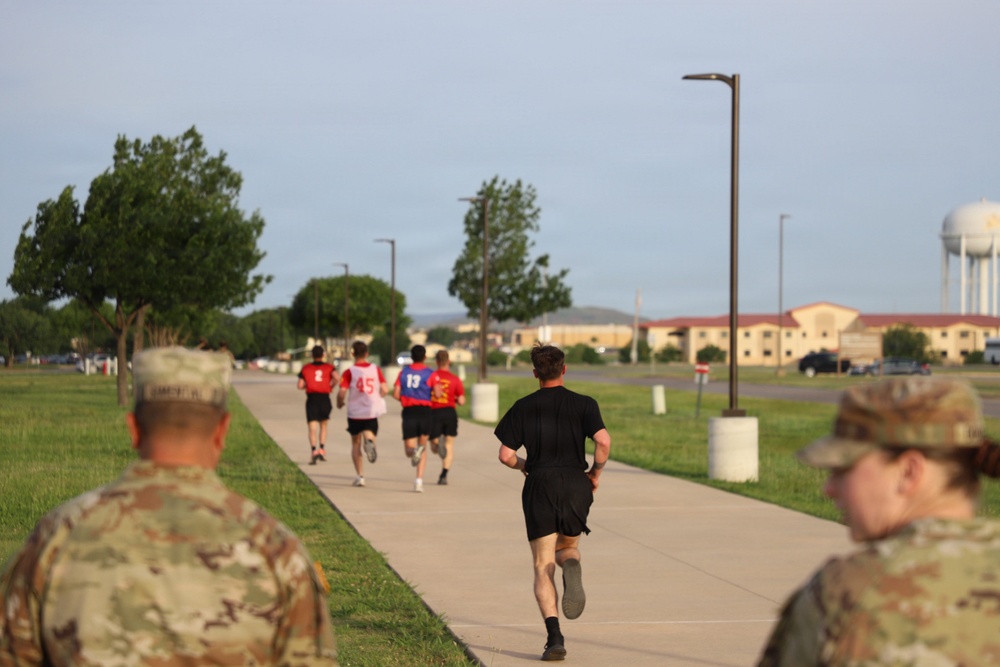 Best Redleg Competitors from 1st Armored Division Artillery take the Army Fitness Test