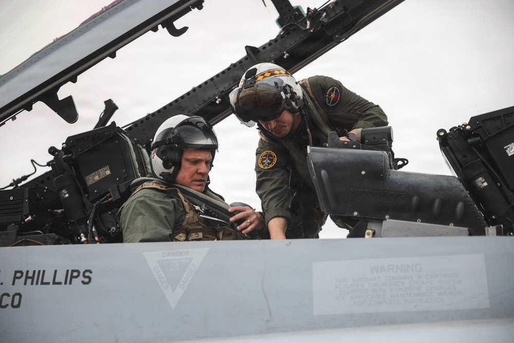 1 MEF Deputy Commanding General flies with VMFA-323 Death Rattlers