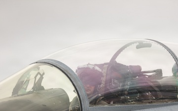 1 MEF Deputy Commanding General flies with VMFA-323 Death Rattlers