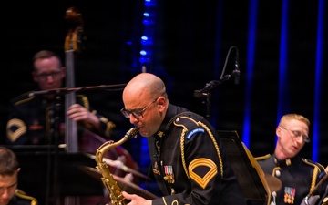 WAR AND JAZZ COLLECTIVE IMPROVISATION IN THE BATTLEFIELD